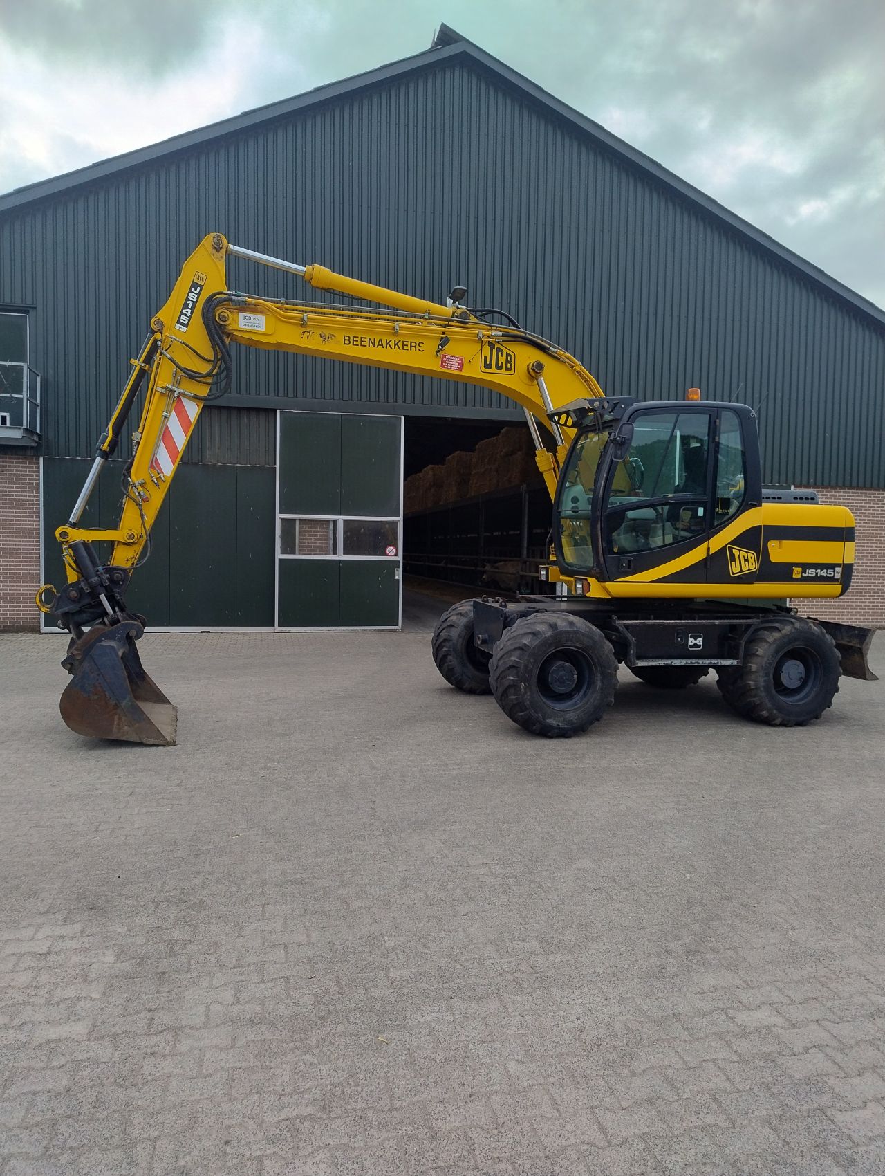 Jcb JS145W mobiele kraan +kantelstuk snelloper