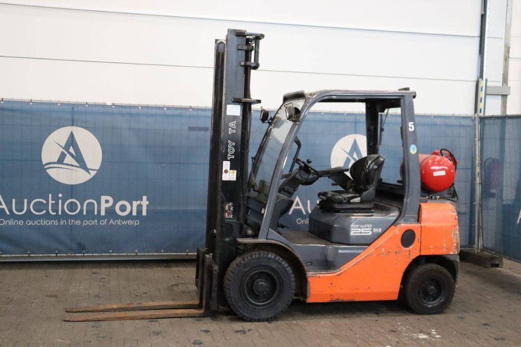 Gabelstapler Toyota 02-8FGF25 Treibgas 2500kg 4,0m 2009