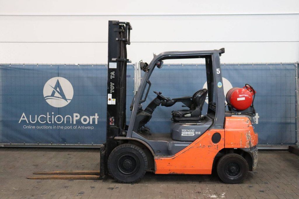 Gabelstapler Toyota 02-8FGF25 Treibgas 2500kg 4,0m 2009