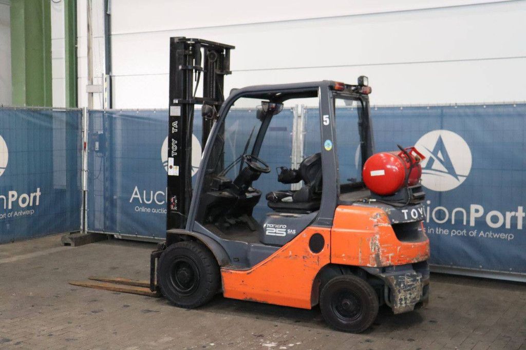 Gabelstapler Toyota 02-8FGF25 Treibgas 2500kg 4,0m 2009