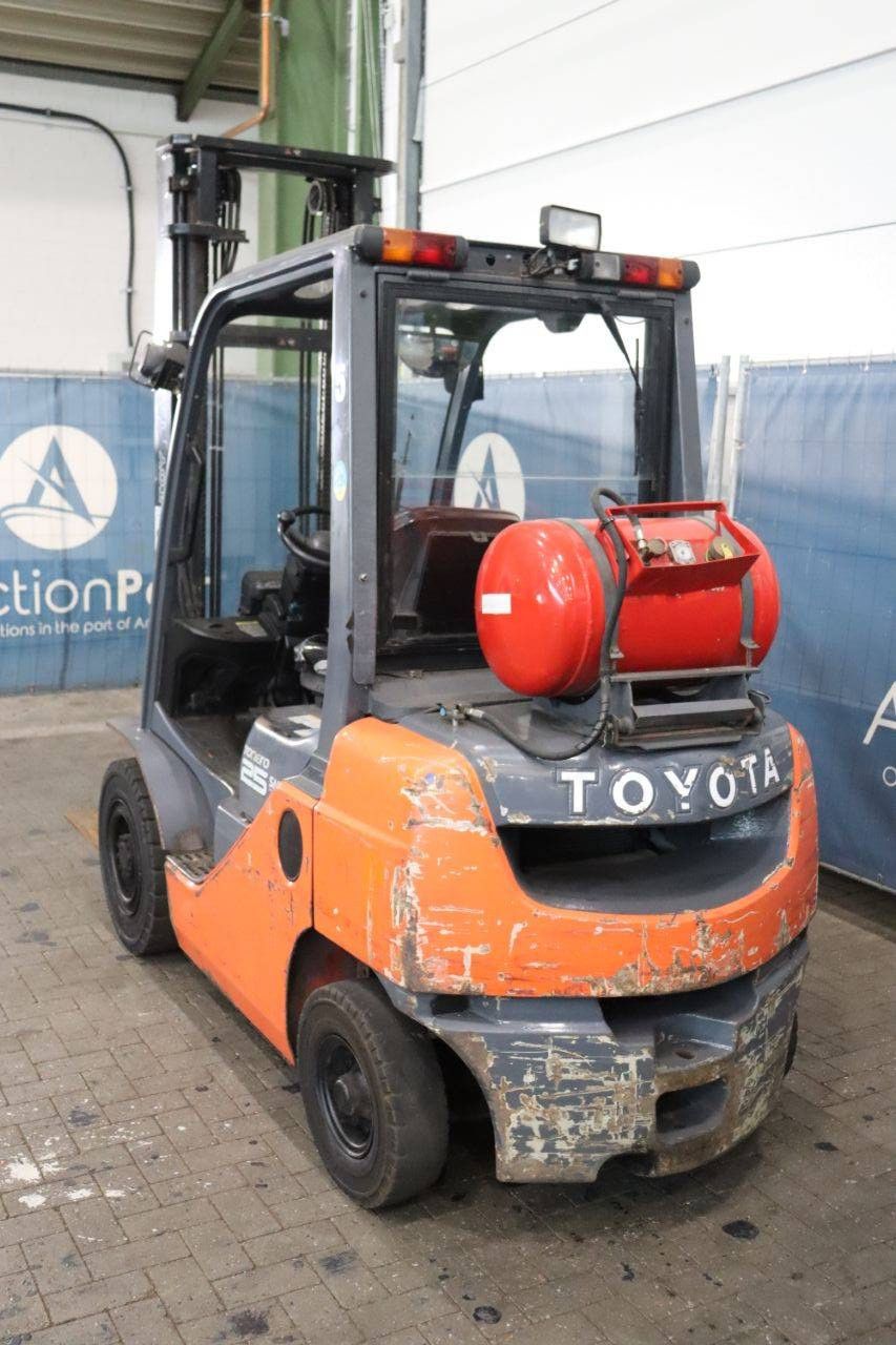 Gabelstapler Toyota 02-8FGF25 Treibgas 2500kg 4,0m 2009