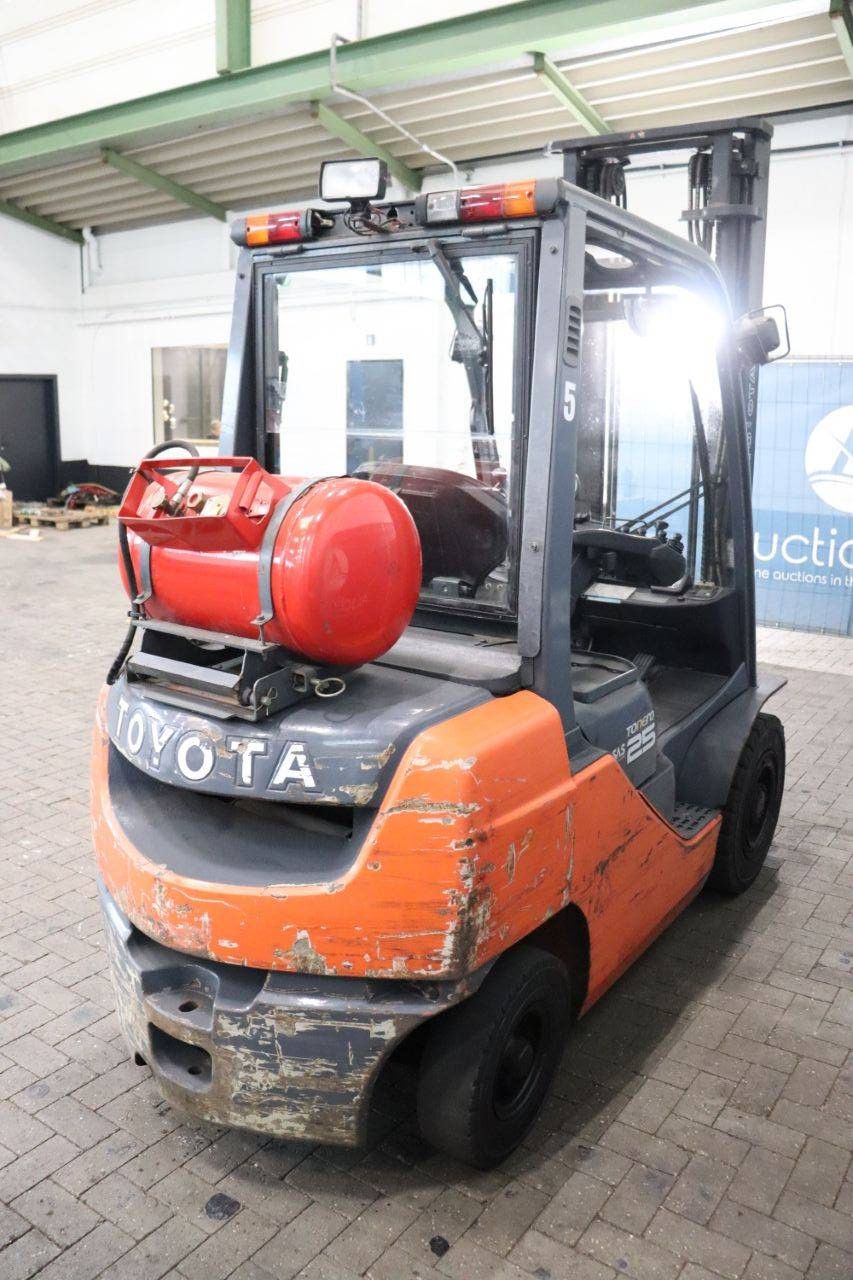 Gabelstapler Toyota 02-8FGF25 Treibgas 2500kg 4,0m 2009