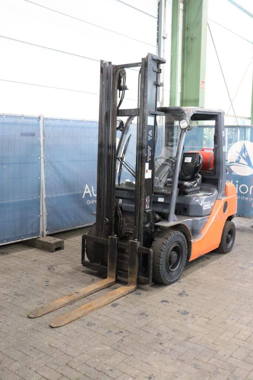 Gabelstapler Toyota 02-8FGF25 Treibgas 2500kg 4,0m 2009