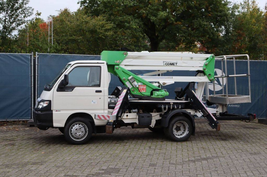 Piaggio PORTER MAXXI Benzin-Arbeitsbühne mit Eigenantrieb und Comet-Arbeitsbühne