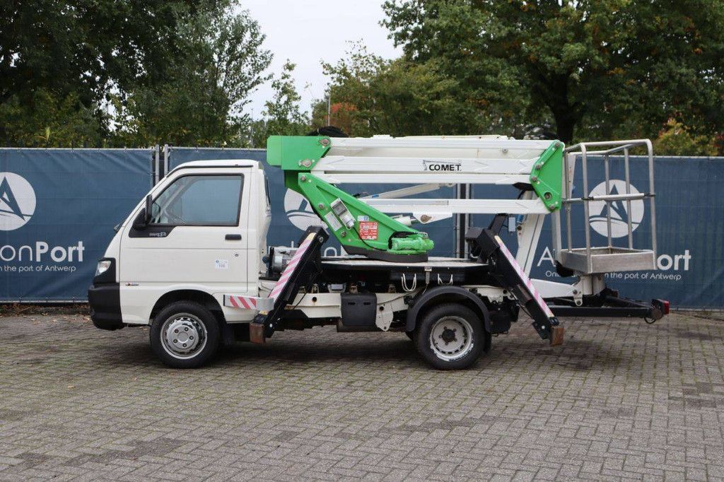 Piaggio PORTER MAXXI Benzin-Arbeitsbühne mit Eigenantrieb und Comet-Arbeitsbühne