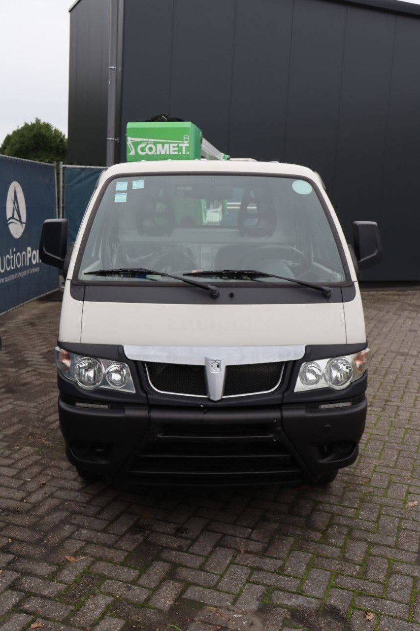 Piaggio PORTER MAXXI Benzin-Arbeitsbühne mit Eigenantrieb und Comet-Arbeitsbühne