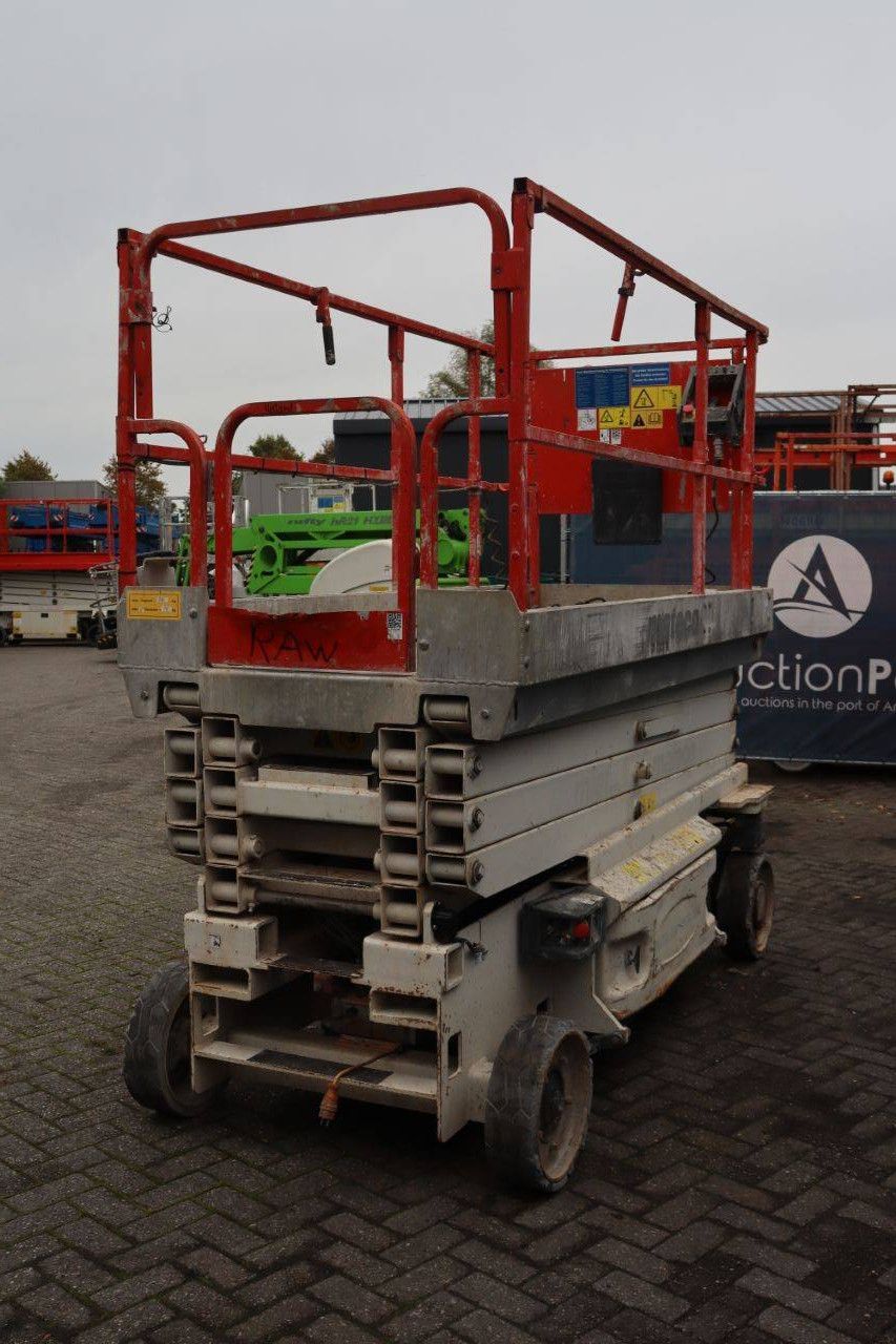 Scissor Lift Oshkosh 2646ES Electric 9.92m 2014