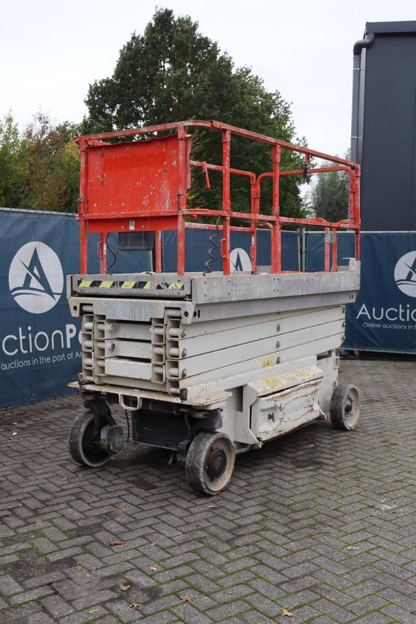 Scissor Lift Oshkosh 2646ES Electric 9.92m 2014