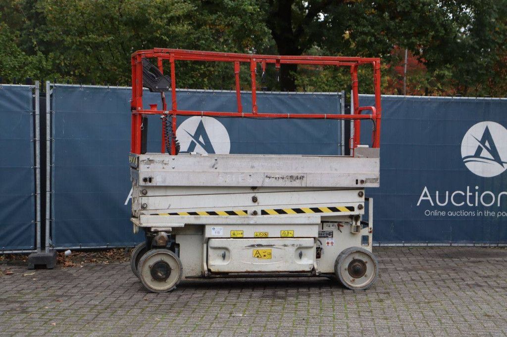 JLG 2030ES Electric Scissor Lift 8.1m 2014