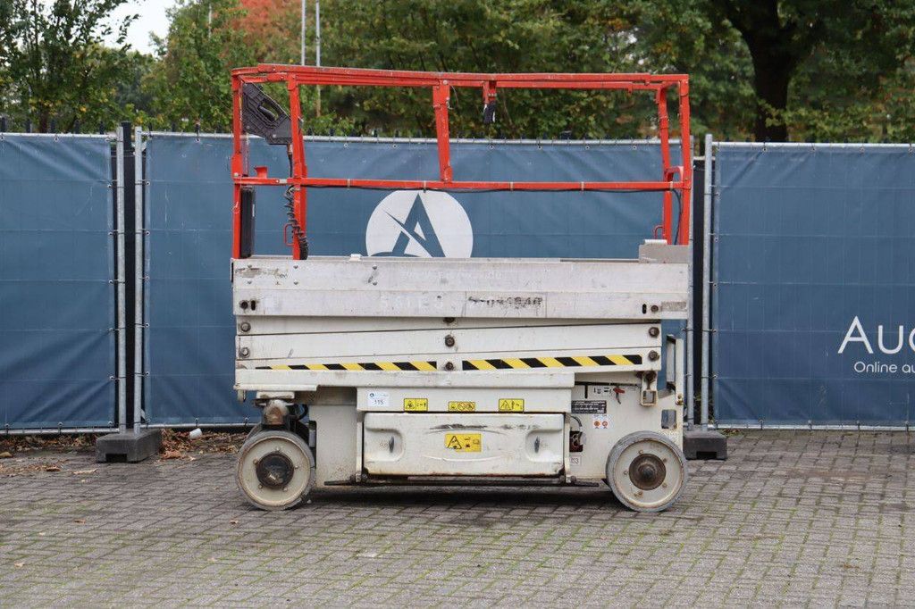 JLG 2030ES Electric Scissor Lift 8.1m 2014