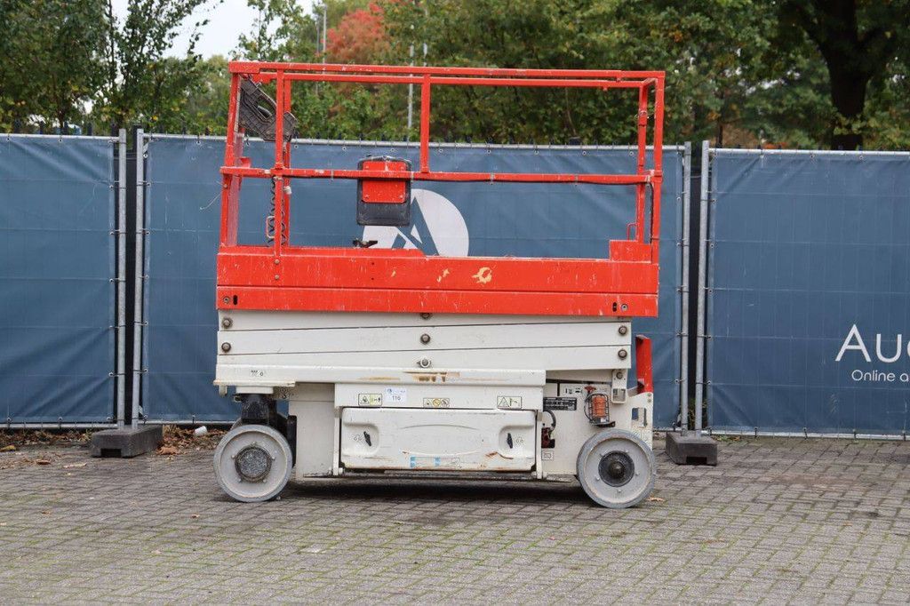 JLG 2032ES Electric Scissor Lift 8.1m 2016
