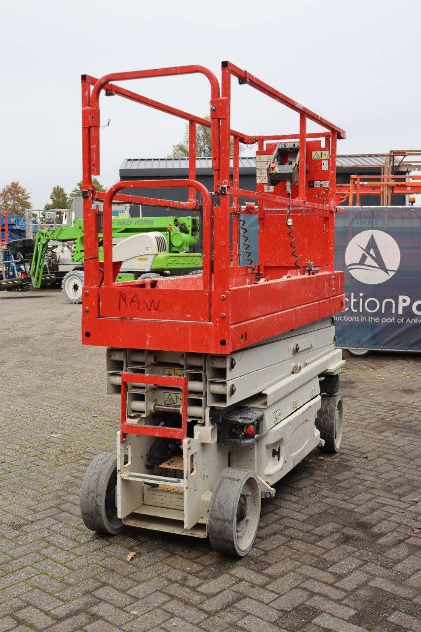 JLG 2032ES Electric Scissor Lift 8.1m 2016
