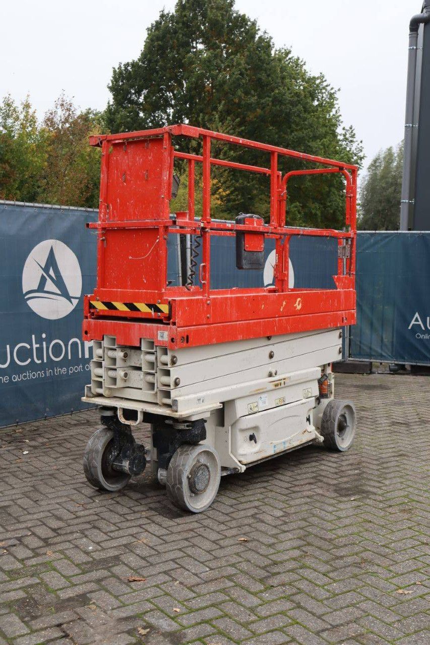 JLG 2032ES Electric Scissor Lift 8.1m 2016