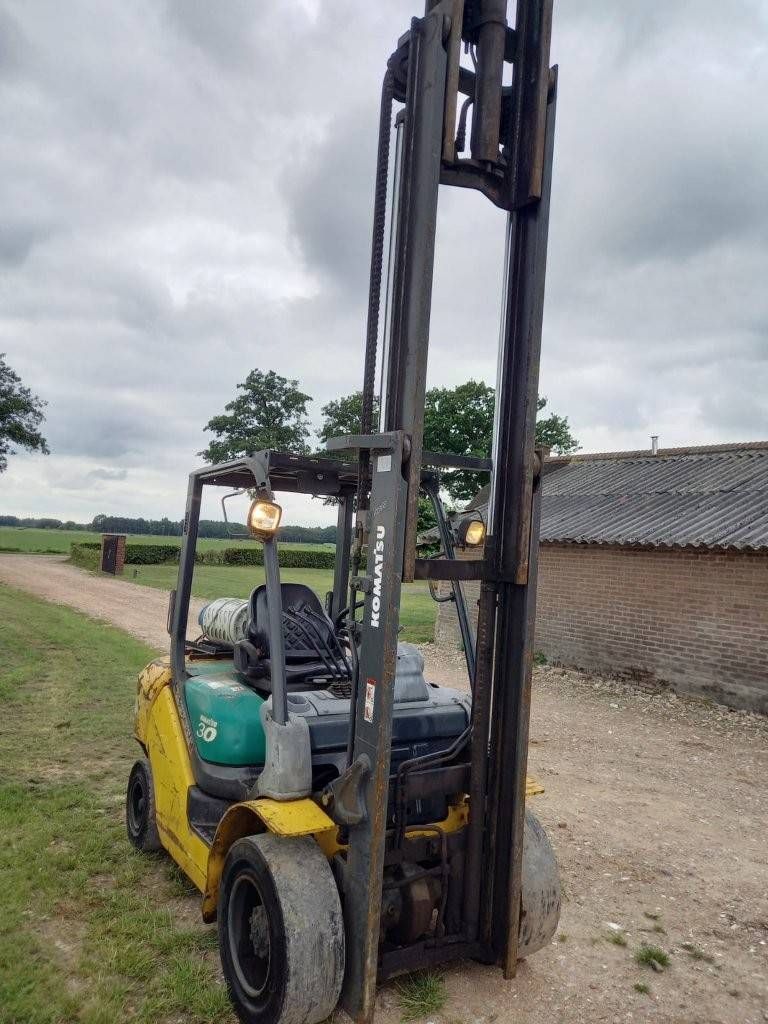Forklift Komatsu FG30T-16R LPG 3000kg 3.7m 2006