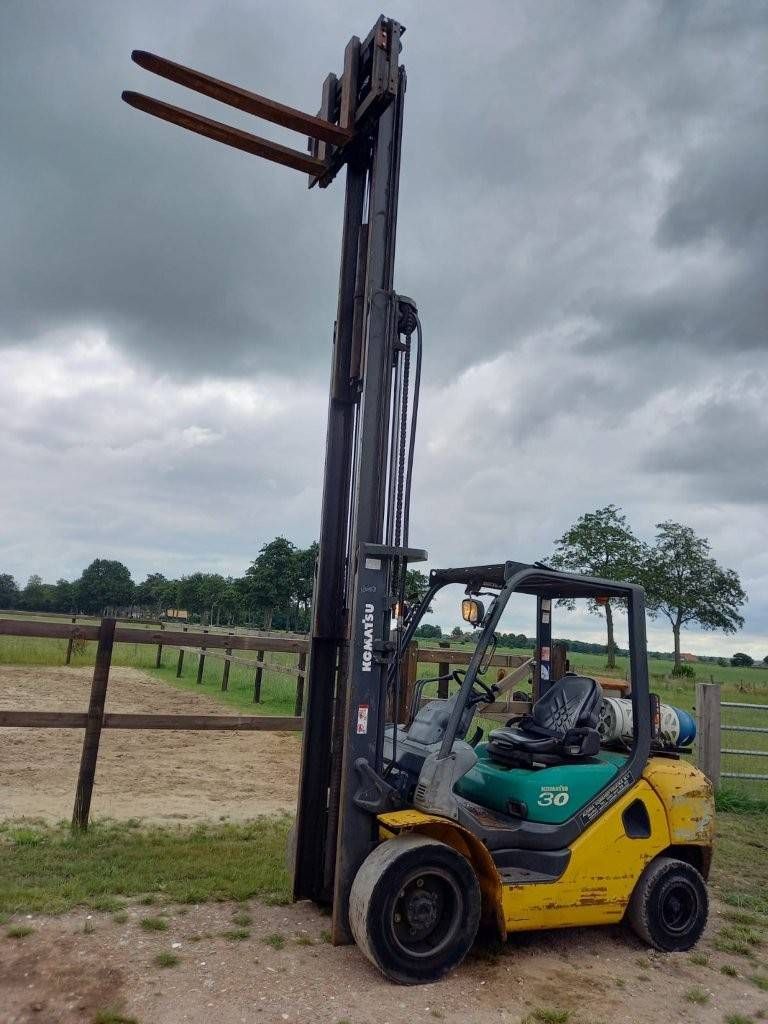 Forklift Komatsu FG30T-16R LPG 3000kg 3.7m 2006