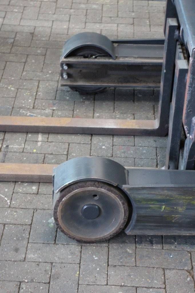Schubmaststapler Linde R14-01 Elektro 1400kg 8,6m 2015