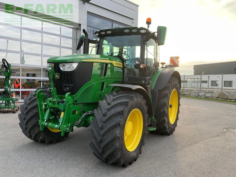 John Deere 6R 215
