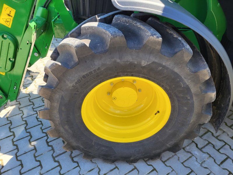 John Deere 6120M
