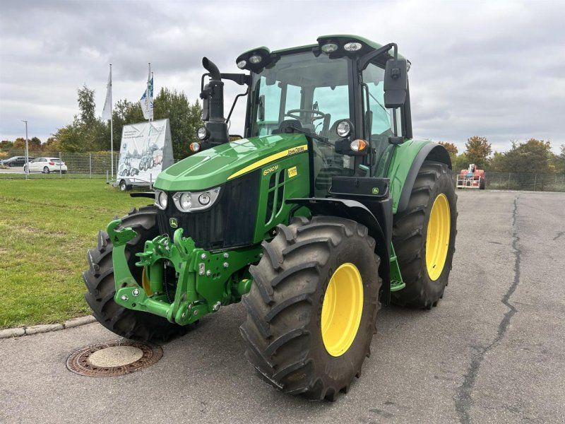 John Deere 6090M