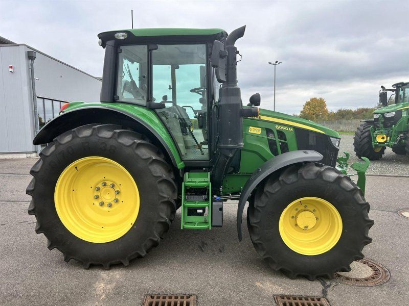 John Deere 6090M
