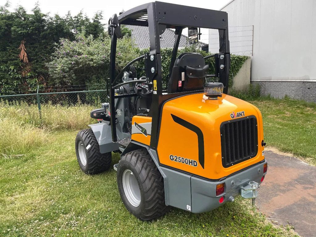 Giant G2500HD shovel 2025 nieuw!! Met kenteken