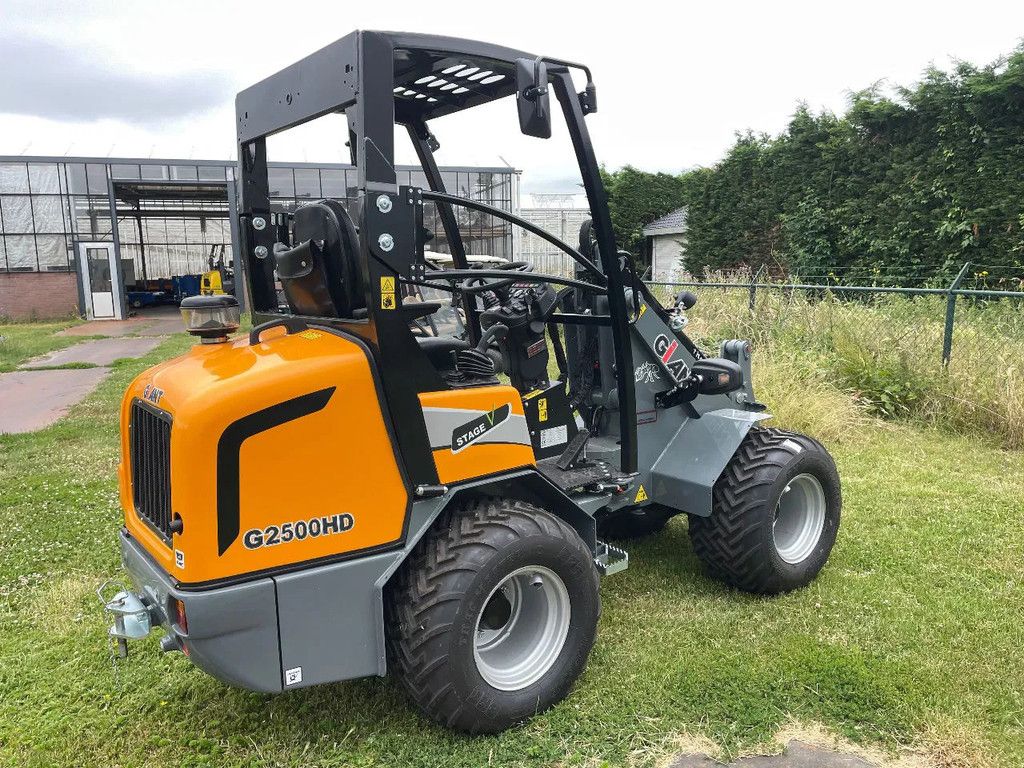 Giant G2500HD shovel 2025 nieuw!! Met kenteken