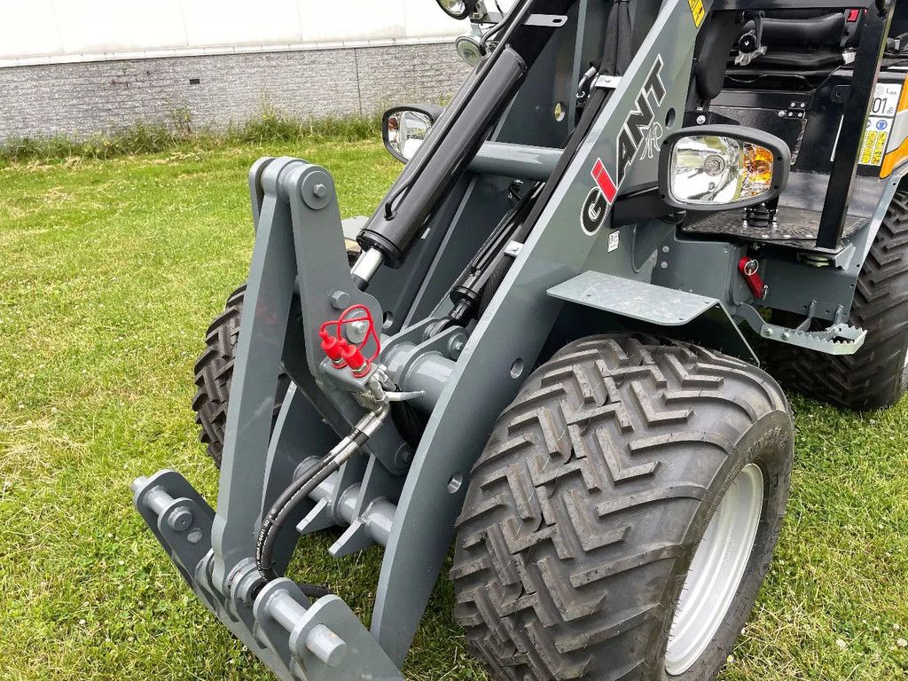 Giant G2500HD shovel 2025 nieuw!! Met kenteken