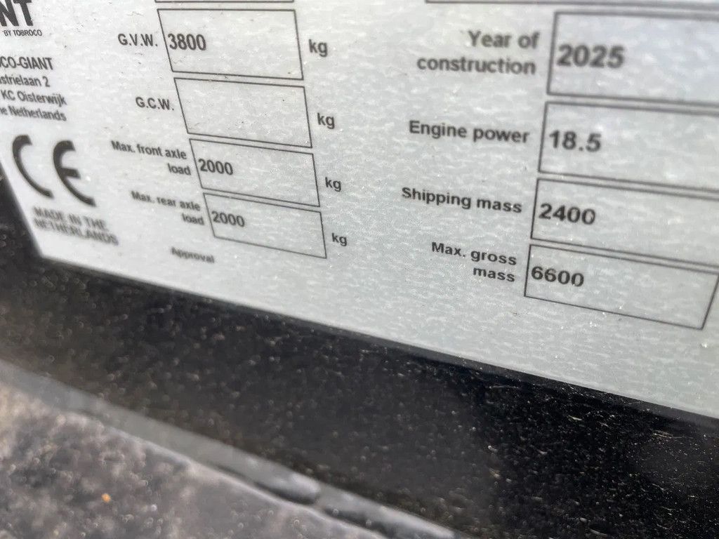 Giant G2500HD shovel 2025 nieuw!! Met kenteken