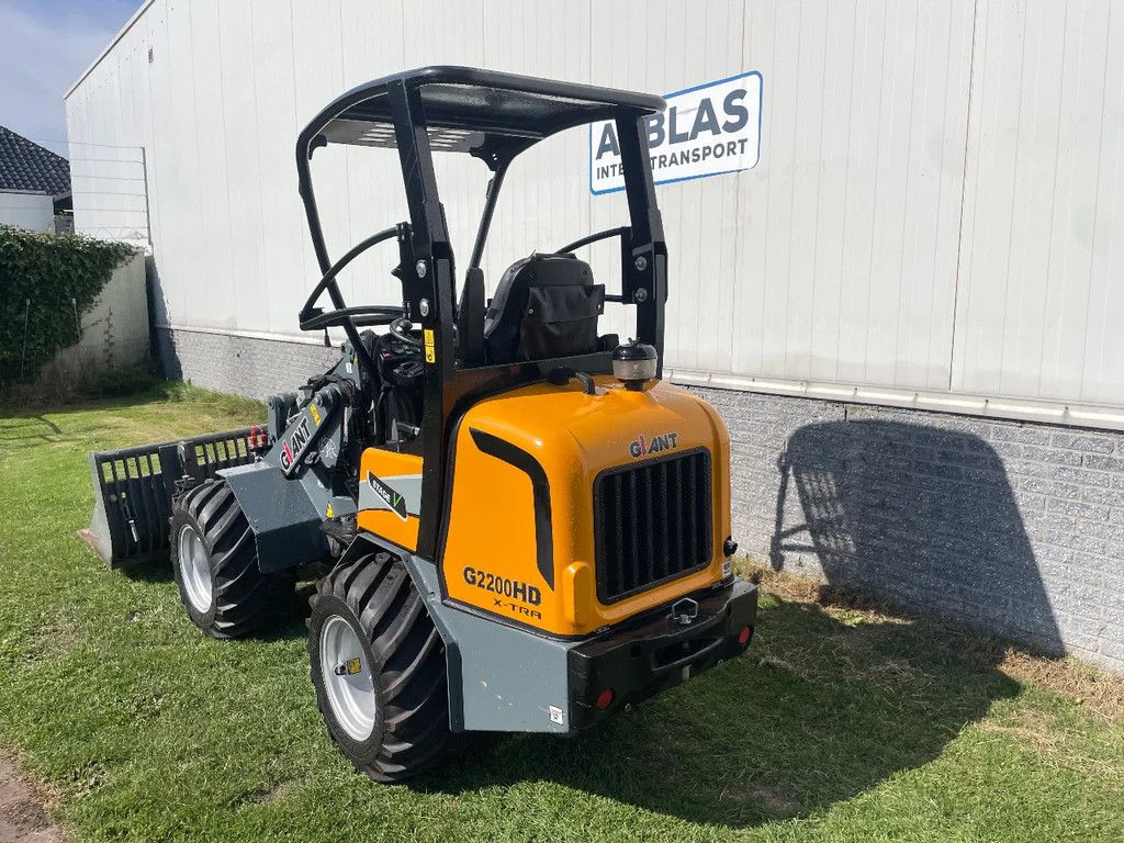 Giant G2200HD Xtra shovel kniklader met Puinbak en lepels
