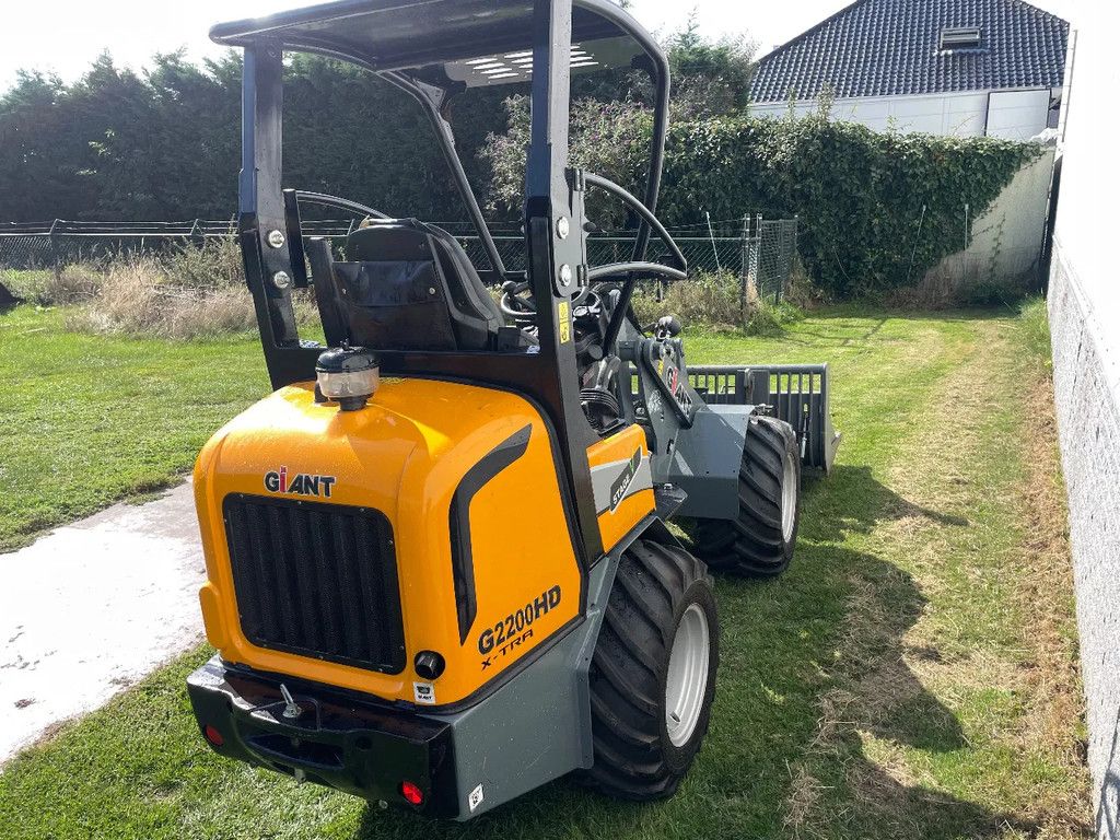 Giant G2200HD Xtra shovel kniklader met Puinbak en lepels