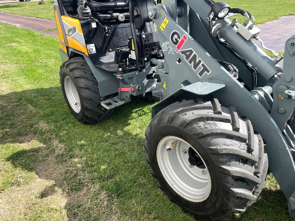 Giant G2200HD Xtra shovel kniklader met Puinbak en lepels