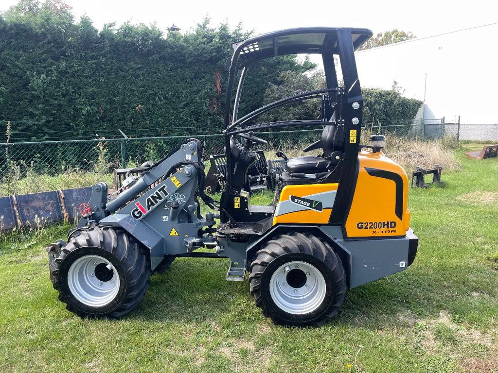 Giant G2200HD Xtra shovel kniklader met Puinbak en lepels