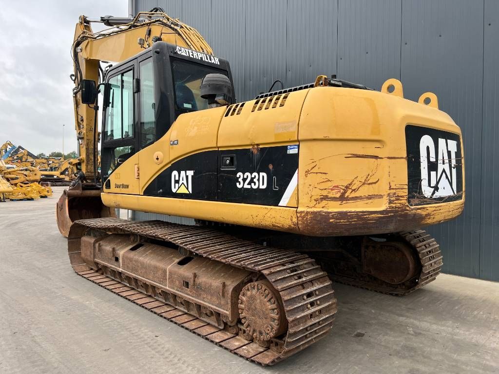 CAT 323D L