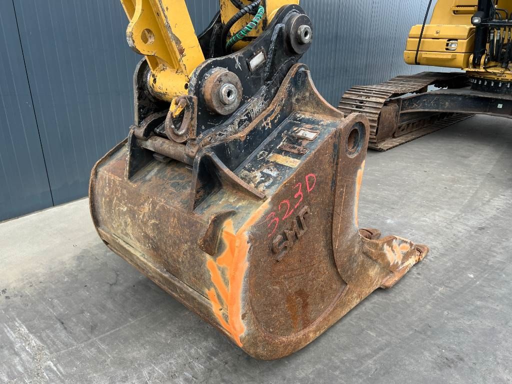 CAT 323D L