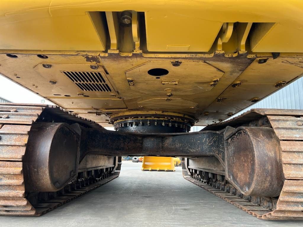 CAT 323D LN
