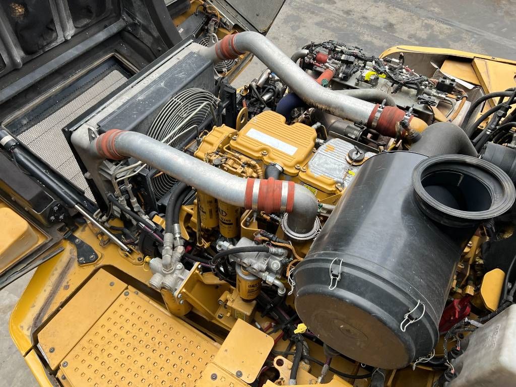 CAT 745