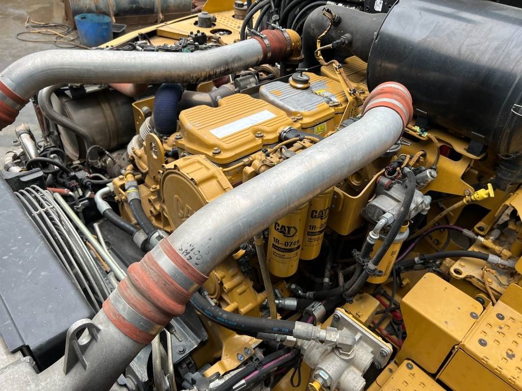 CAT 745