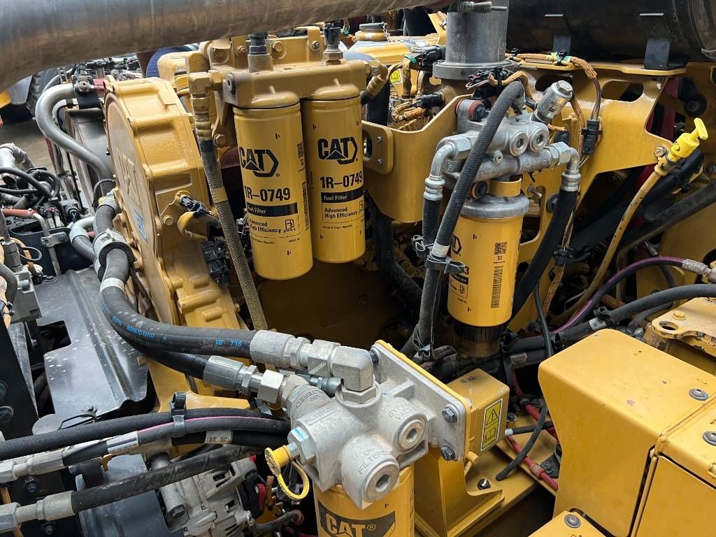 CAT 745