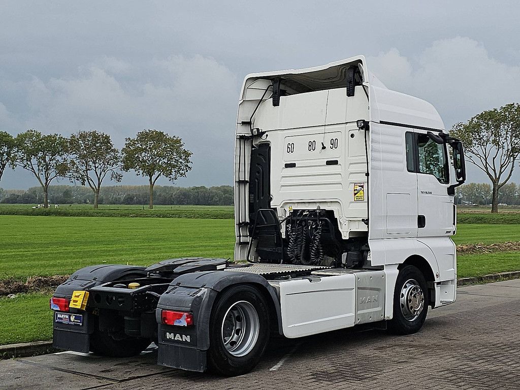 M.A.N. 18.500 TGX xlx skirts eff.line