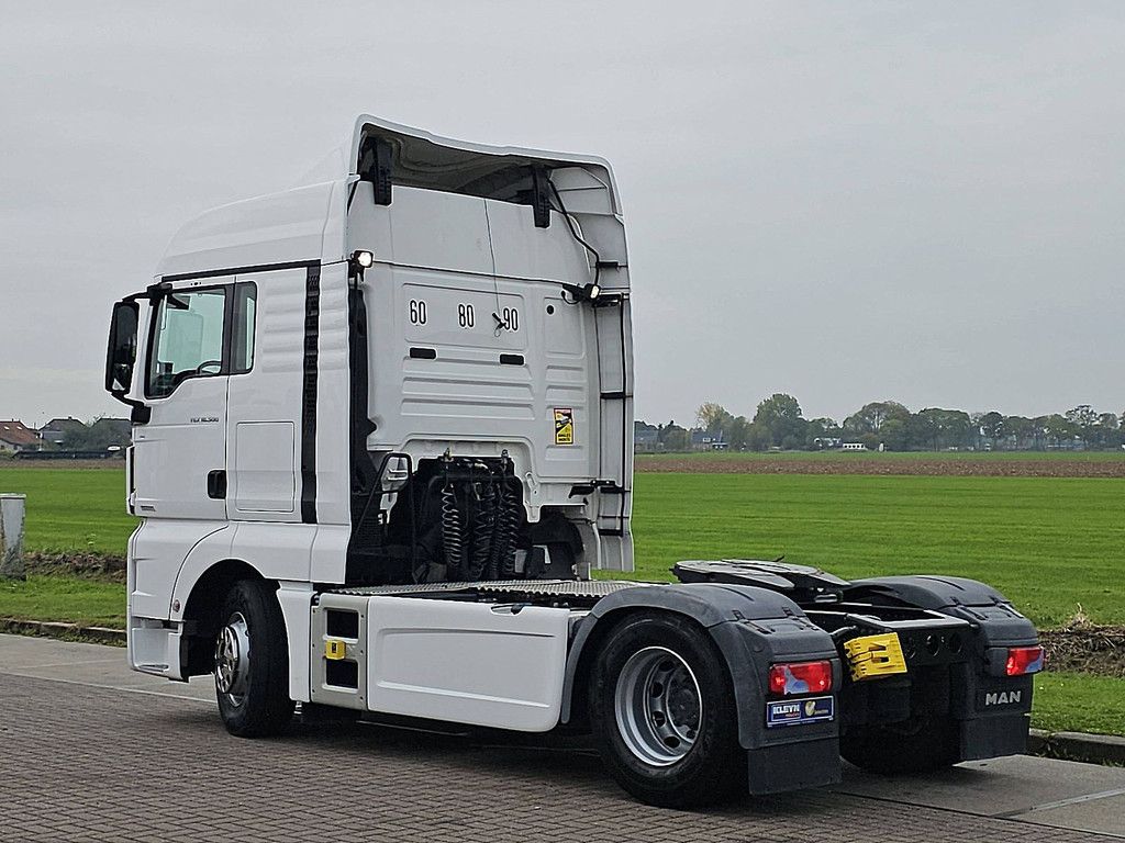 M.A.N. 18.500 TGX xlx skirts eff.line