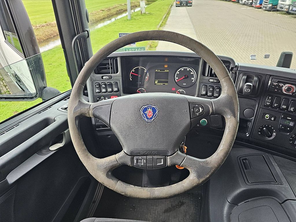 SCANIA P320 6x2*4 lamberet lift