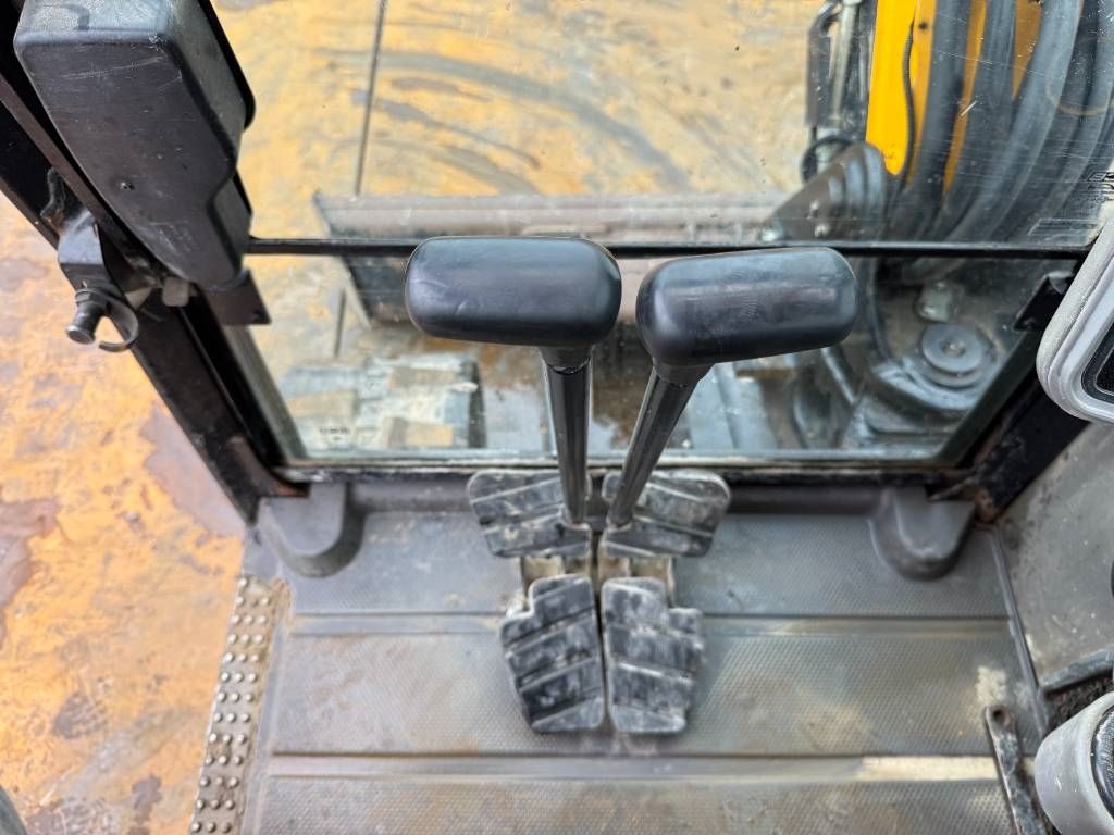 JCB 48Z-1 - Hammer Lines / Quick Coupler
