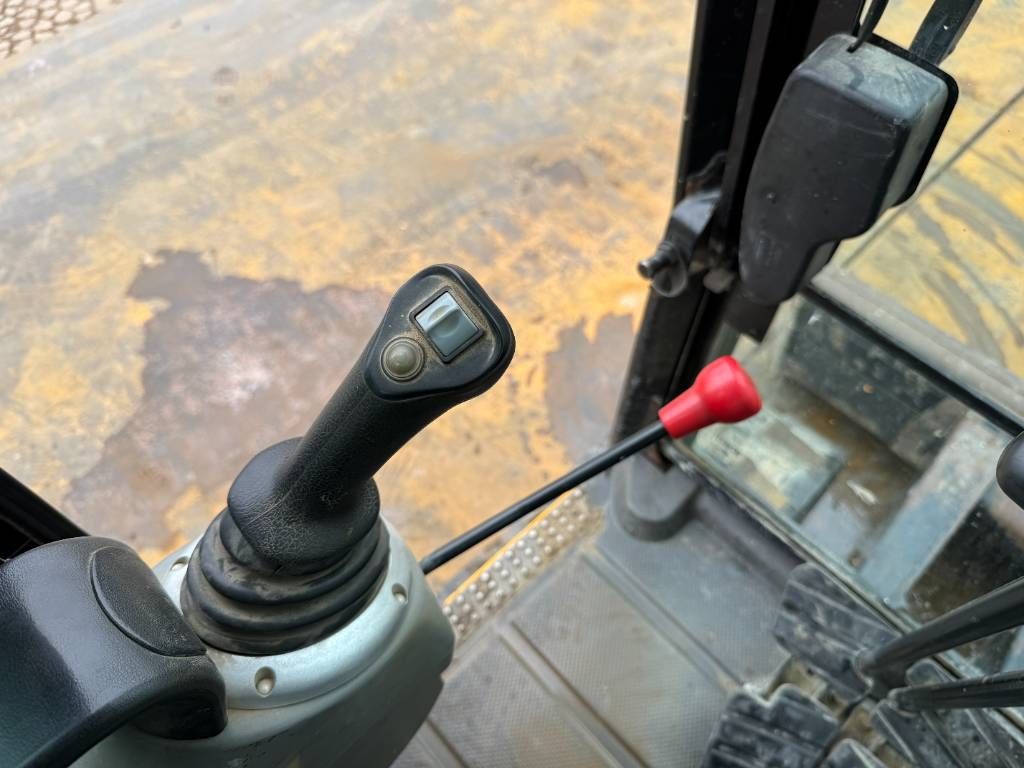 JCB 48Z-1 - Hammer Lines / Quick Coupler