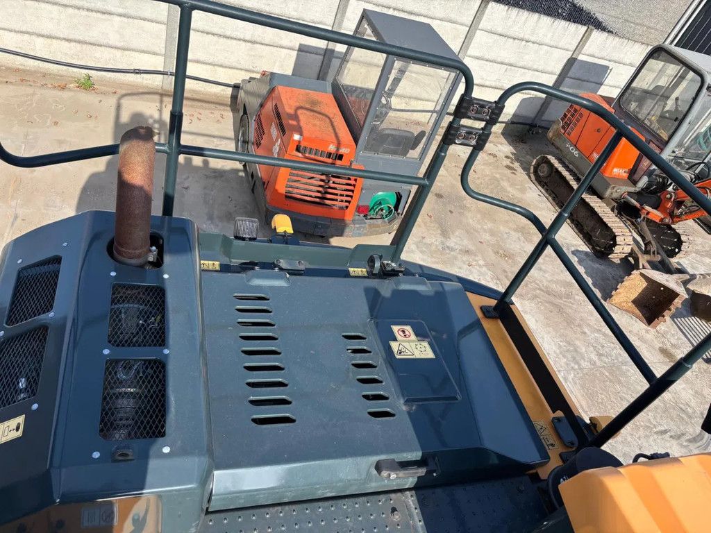 Hyundai HX140AL