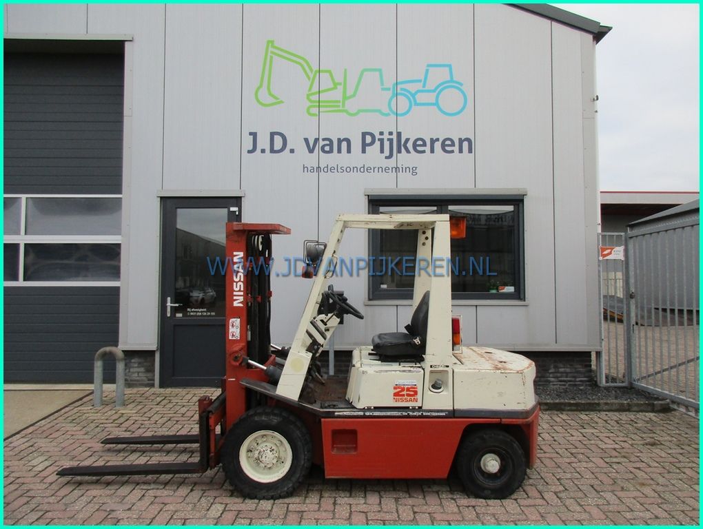 Nissan EH02A25U 2.5t diesel triplex+freelift+shift 202cm hoog