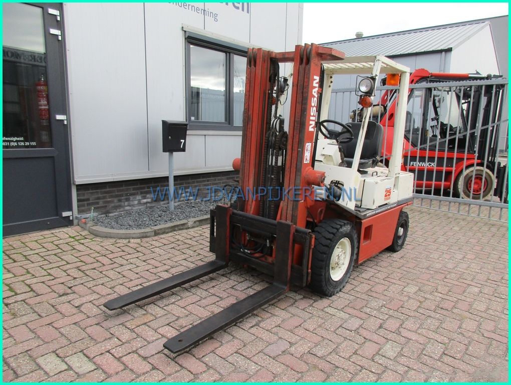 Nissan EH02A25U 2.5t diesel triplex+freelift+shift 202cm hoog
