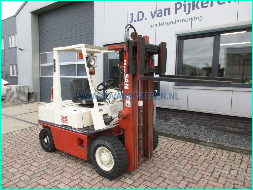 Nissan EH02A25U 2.5t diesel triplex+freelift+shift 202cm hoog