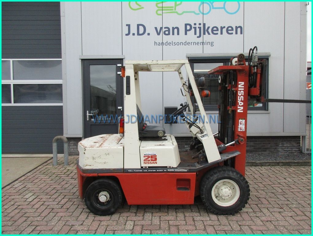 Nissan EH02A25U 2.5t diesel triplex+freelift+shift 202cm hoog