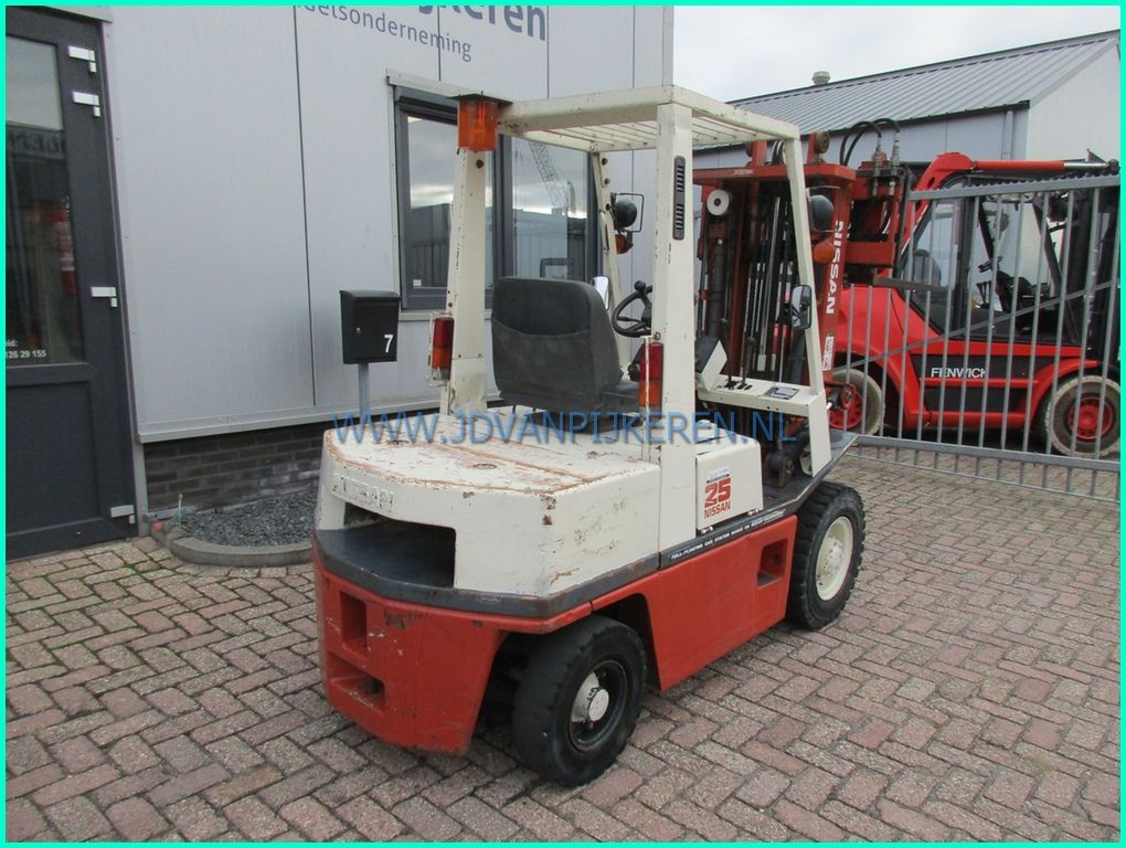 Nissan EH02A25U 2.5t diesel triplex+freelift+shift 202cm hoog