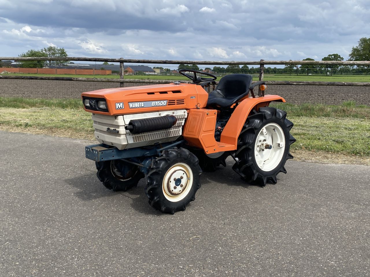 KUBOTA B1500